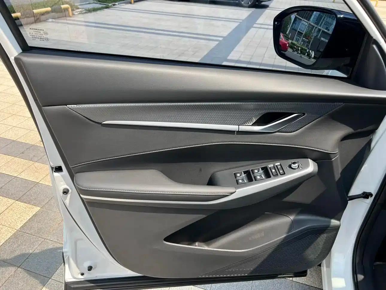 Changan CS75PLUS 2024 Model, Third Generation, Champion Edition, 1.5T Intelligent Driving and Sporty Type — миниатюра 10