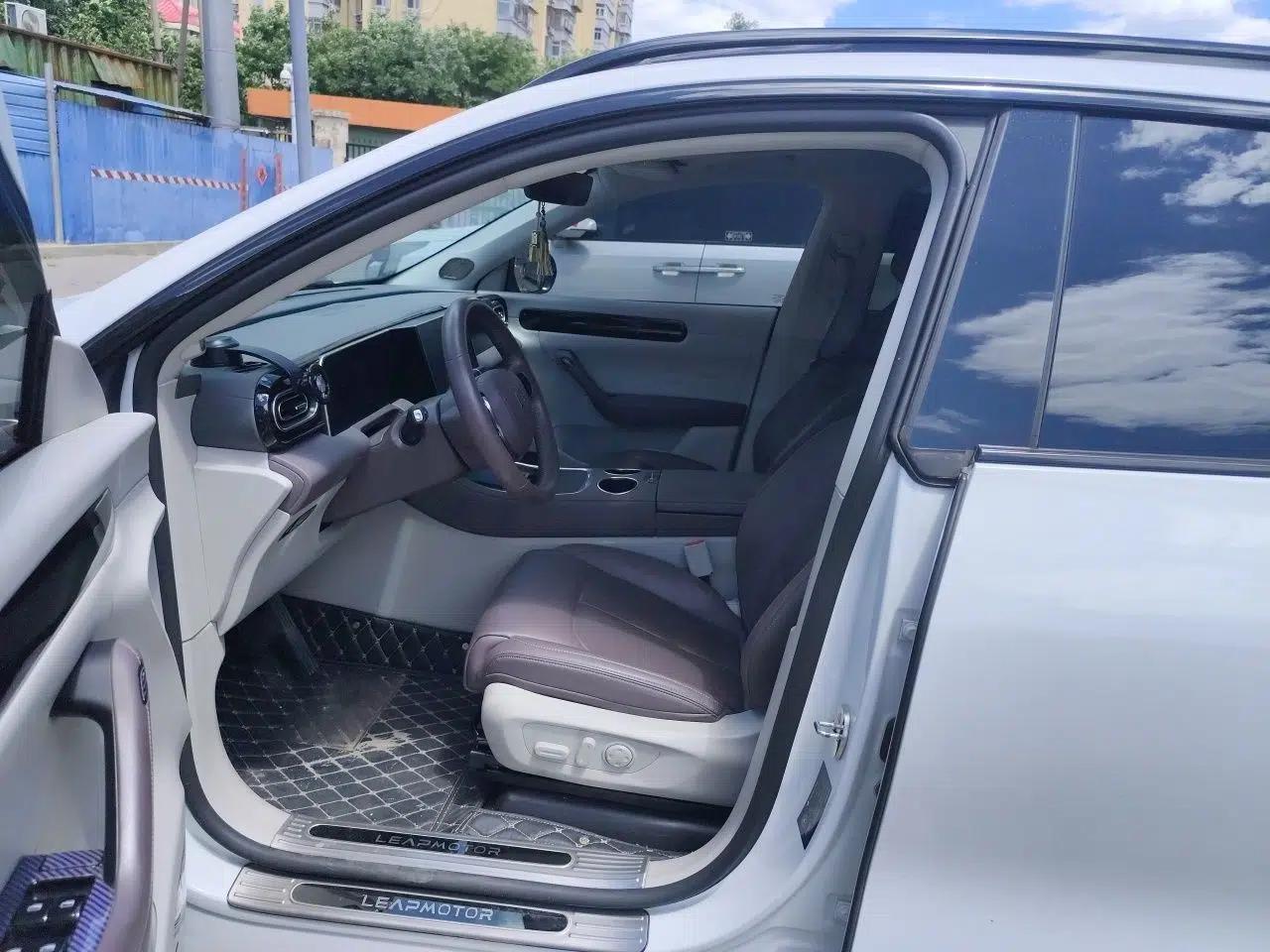 Leapmotor C11 2023 Range-Extended 300 Comfort Edition — миниатюра 15