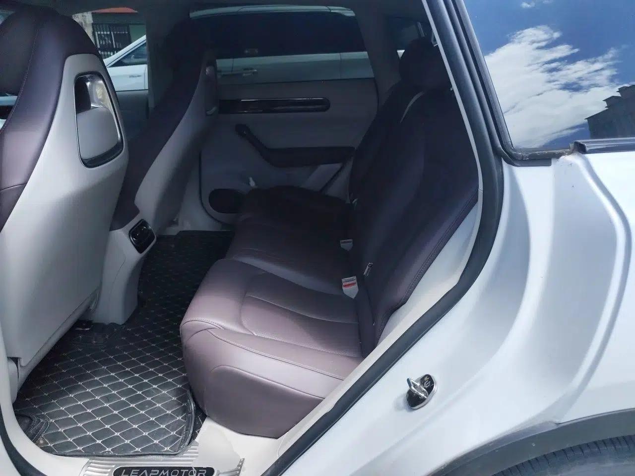 Leapmotor C11 2023 Range-Extended 300 Comfort Edition — миниатюра 17