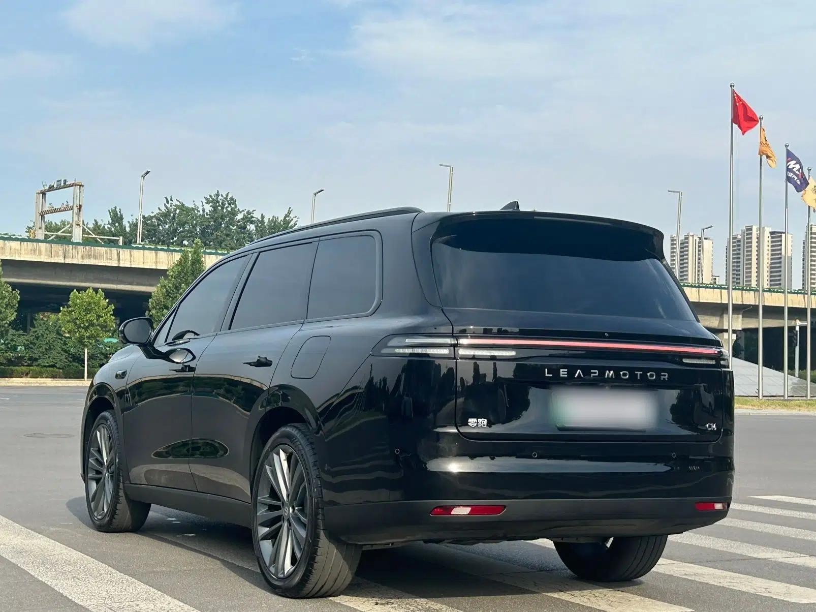 Leapmotor C16 2026 Extended-Range 280 LiDAR Zhizun Edition 6 Seats — миниатюра 13