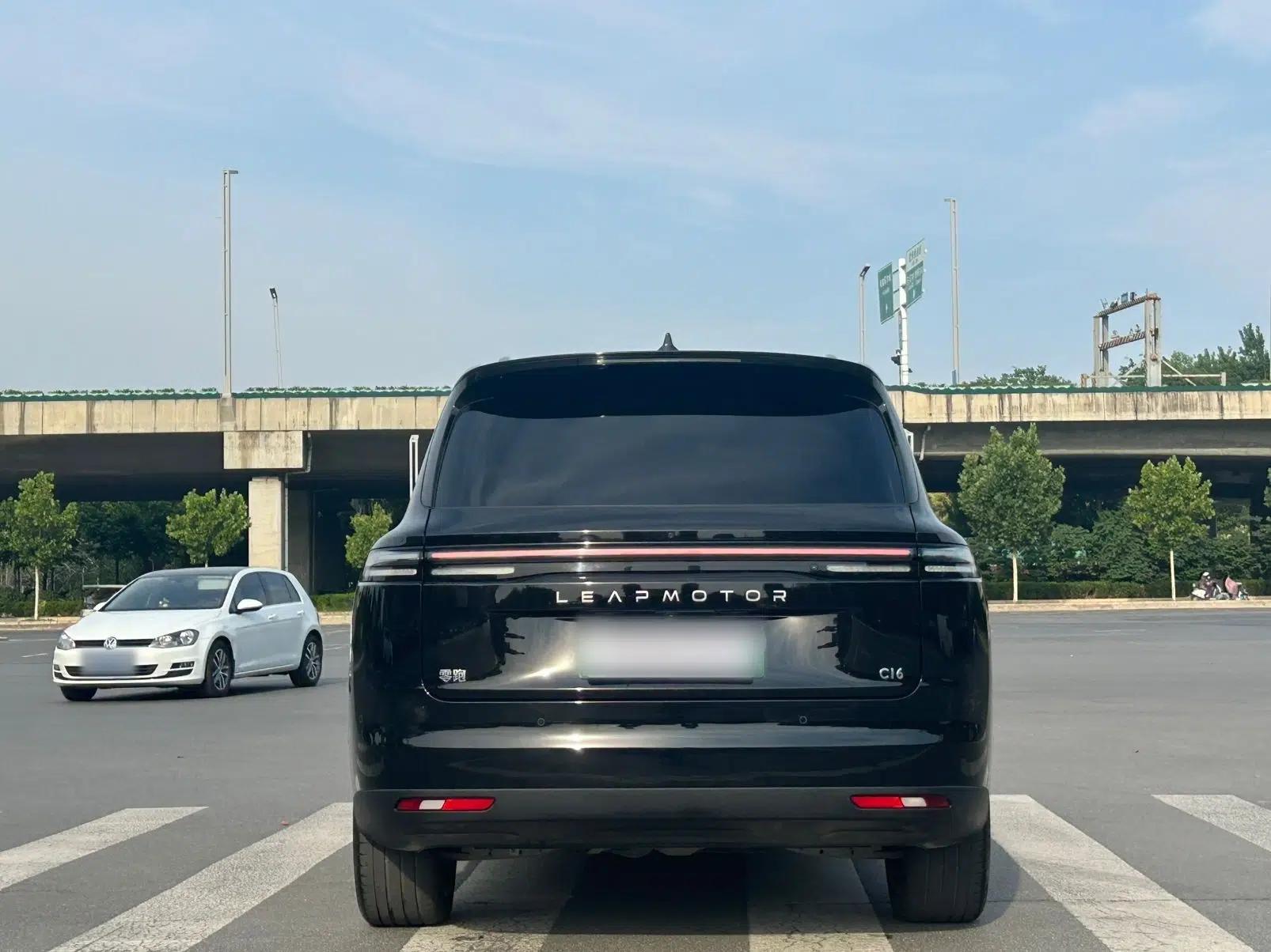 Leapmotor C16 2026 Extended-Range 280 LiDAR Zhizun Edition 6 Seats — миниатюра 17