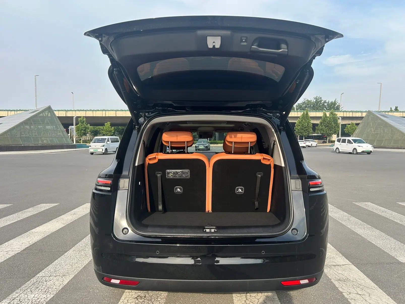Leapmotor C16 2026 Extended-Range 280 LiDAR Zhizun Edition 6 Seats — миниатюра 29