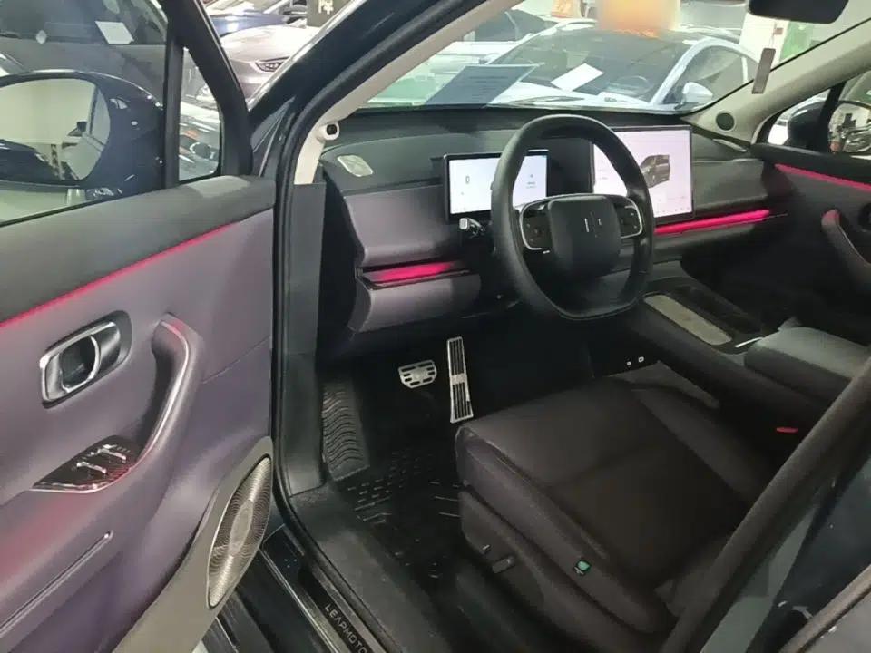 Leapmotor C16 2024 Pure Electric 520 Deluxe Edition — миниатюра 18