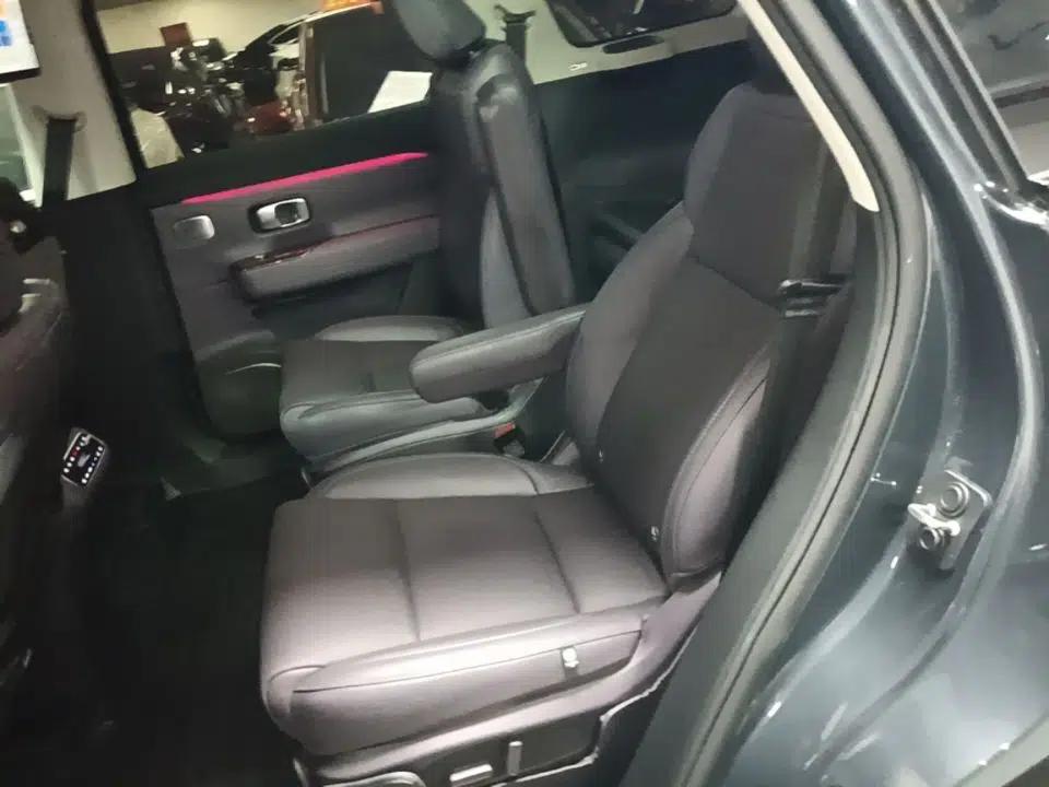 Leapmotor C16 2024 Pure Electric 520 Deluxe Edition — миниатюра 20