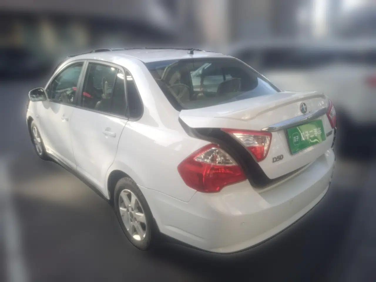 Venucia D50 2013 1.6L Manual Fashion Edition — миниатюра 4