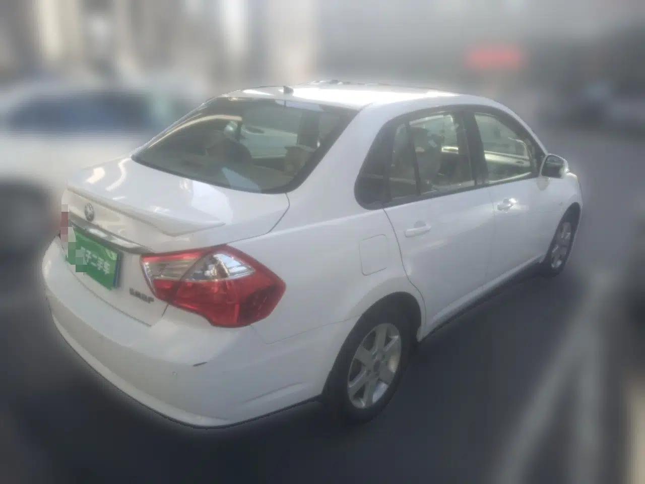 Venucia D50 2013 1.6L Manual Fashion Edition — миниатюра 6