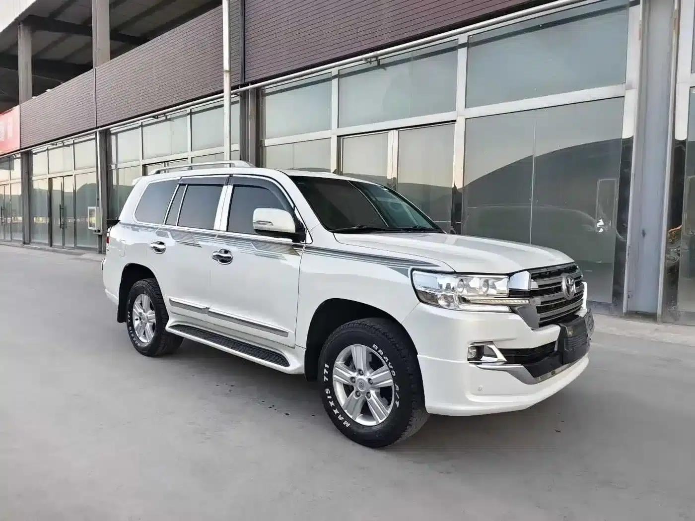2013 Middle East version of the imported Land Cruiser — миниатюра 3