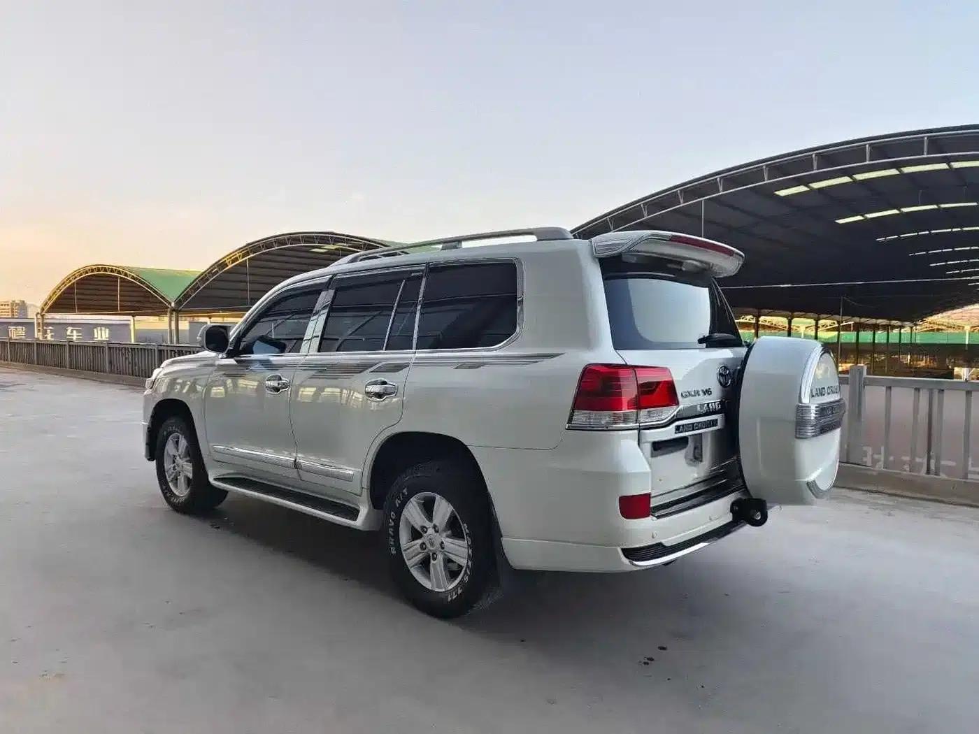 2013 Middle East version of the imported Land Cruiser — миниатюра 4