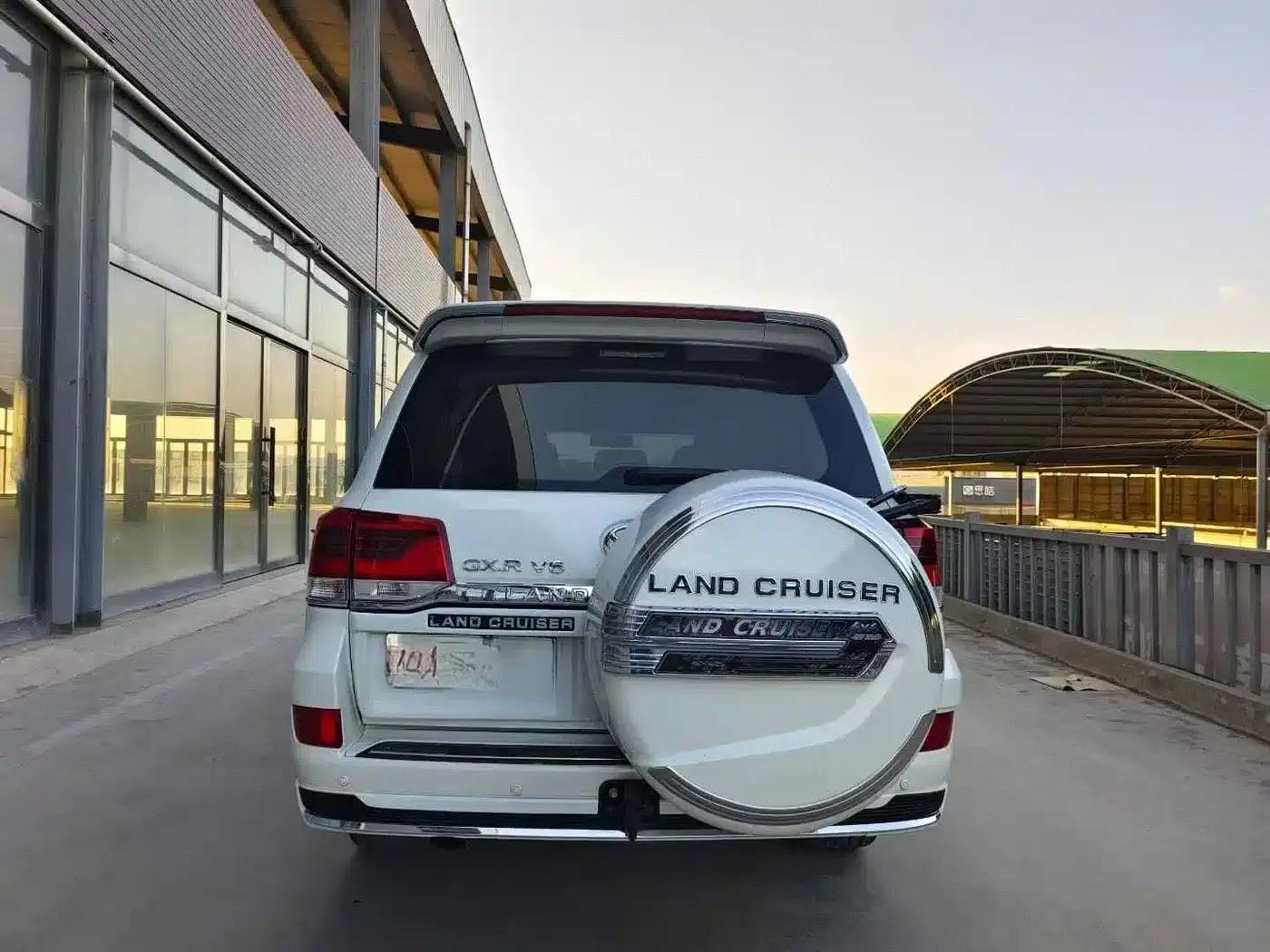 2013 Middle East version of the imported Land Cruiser — миниатюра 5
