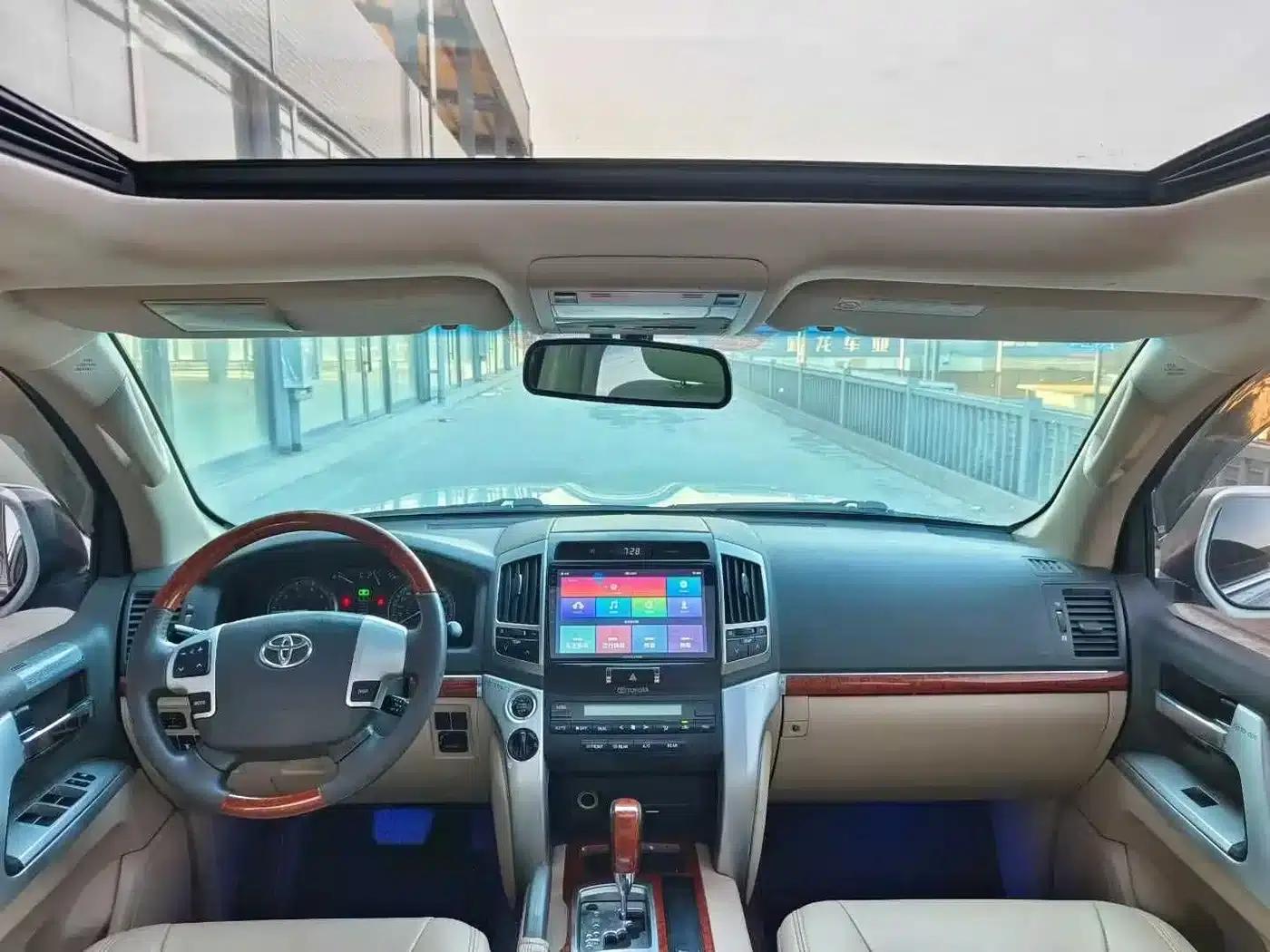 2013 Middle East version of the imported Land Cruiser — миниатюра 8