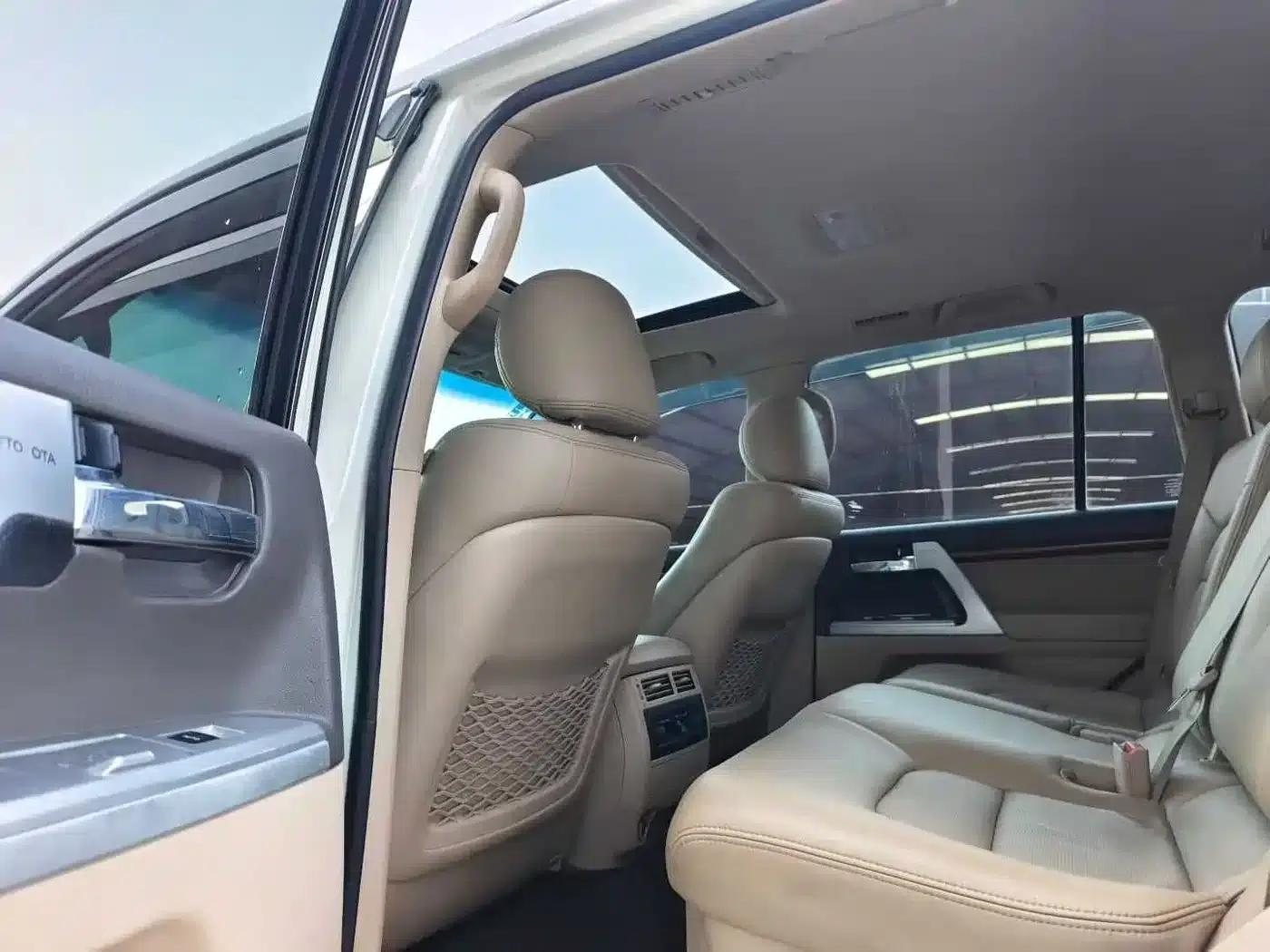 2013 Middle East version of the imported Land Cruiser — миниатюра 9