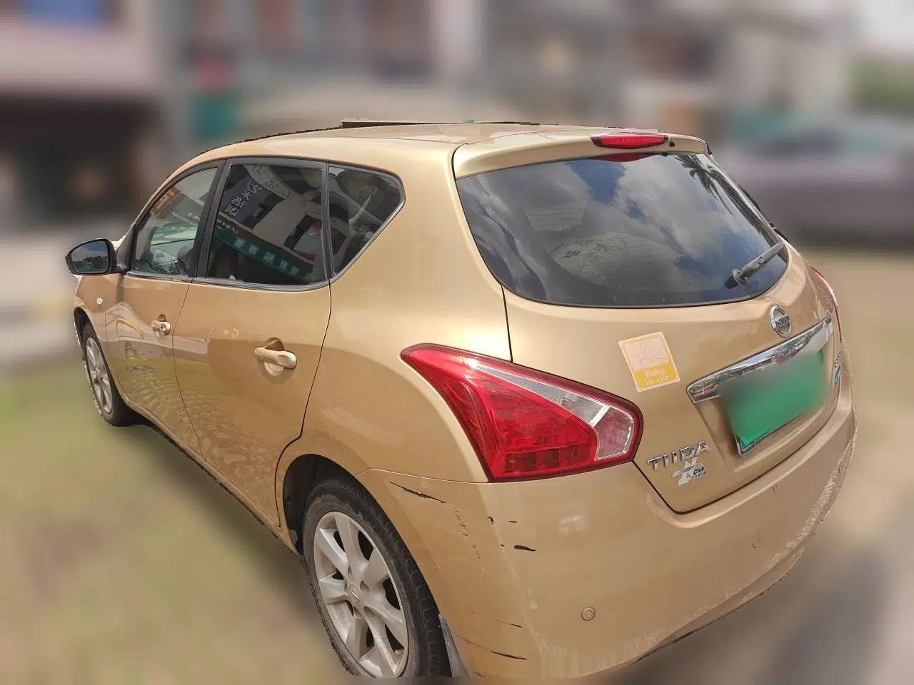 Nissan Tiida 2013 1.6L CVT Cool Cafe Edition — миниатюра 4