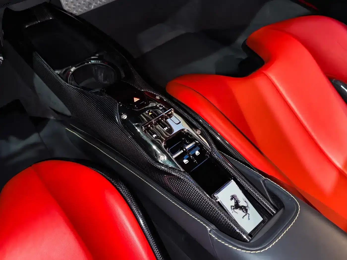 SF90 2020 3.9T V8 Stradale — миниатюра 21