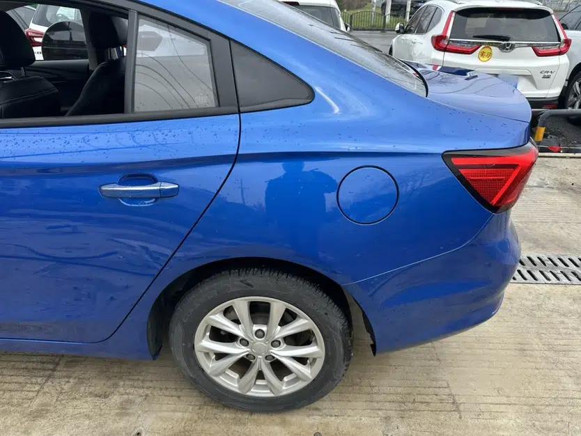 Roewe i5 2019 1.5L Manual 4G Connected Langyue Edition — миниатюра 8