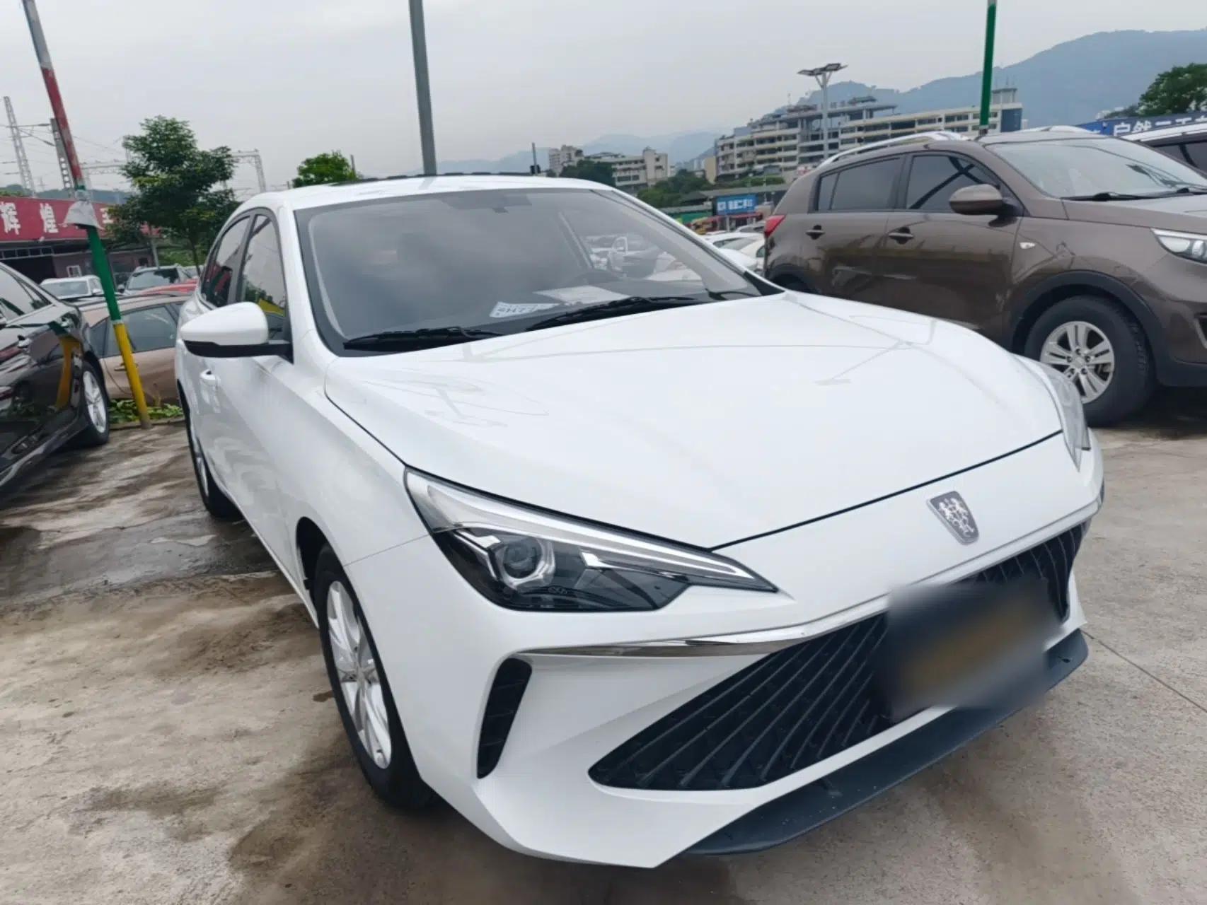 Roewe i5 2023 1.5L CVT Luxury Edition — миниатюра 3