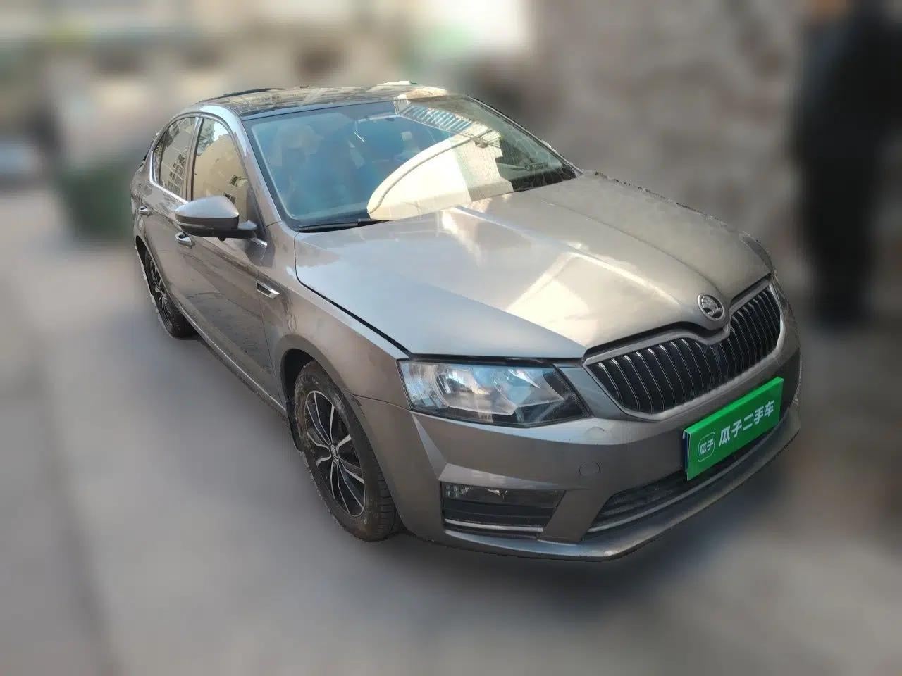 Skoda Octavia 2017 1.6L Automatic Smart Drive Edition — миниатюра 3