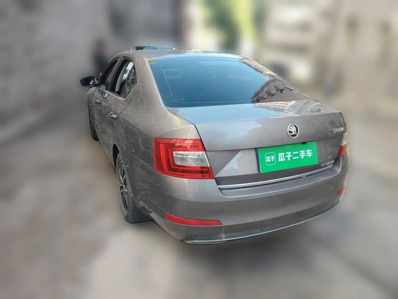 Skoda Octavia 2017 1.6L Automatic Smart Drive Edition — миниатюра 4