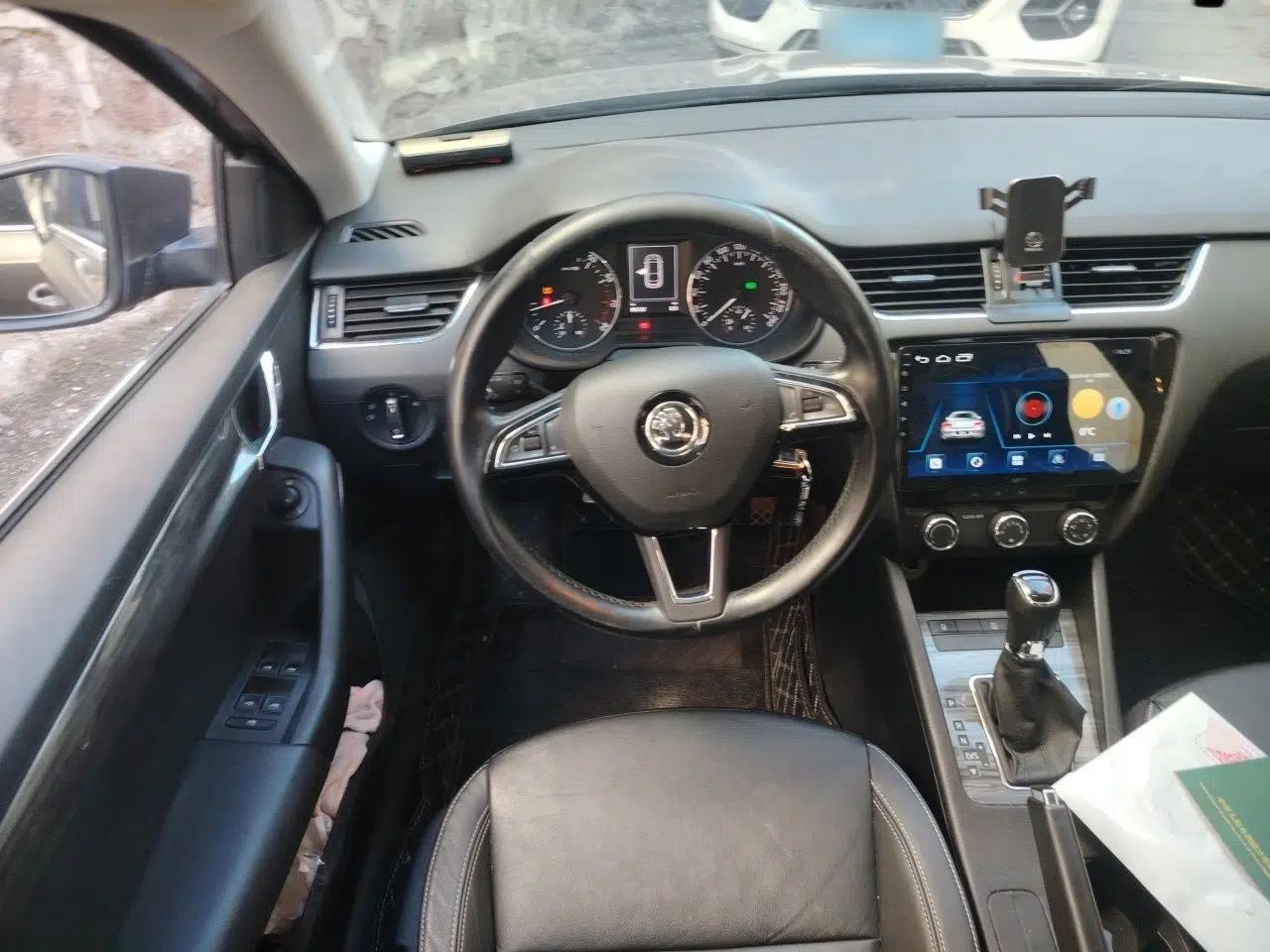 Skoda Octavia 2017 1.6L Automatic Smart Drive Edition — миниатюра 10