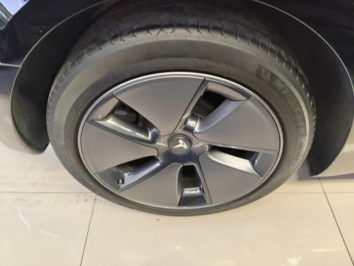 Tesla Model 3 2022 Rear-Wheel-Drive Version — миниатюра 11