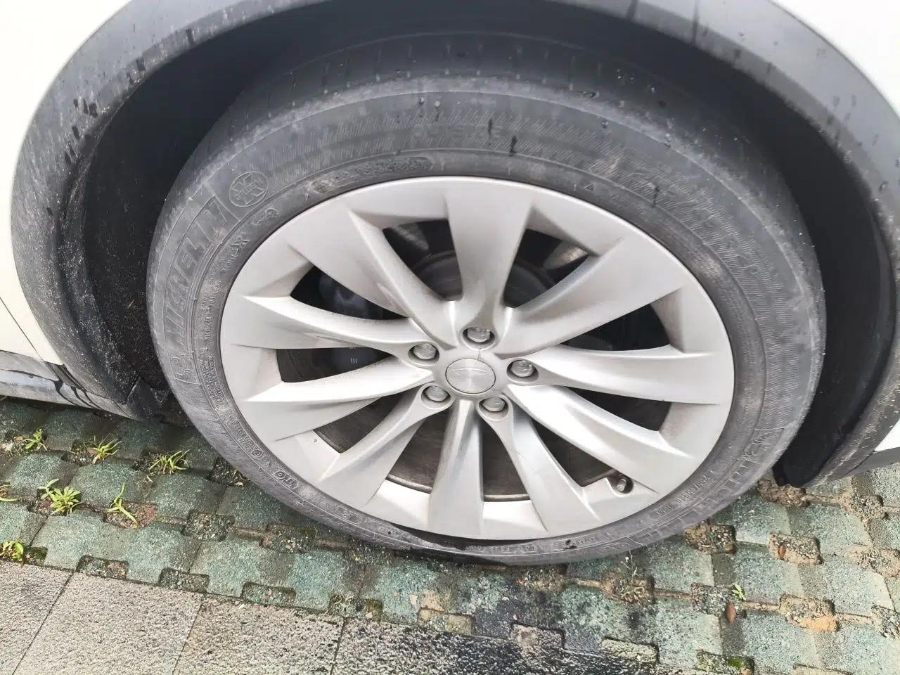 Tesla Model X 2019 Long-Range Version — миниатюра 8