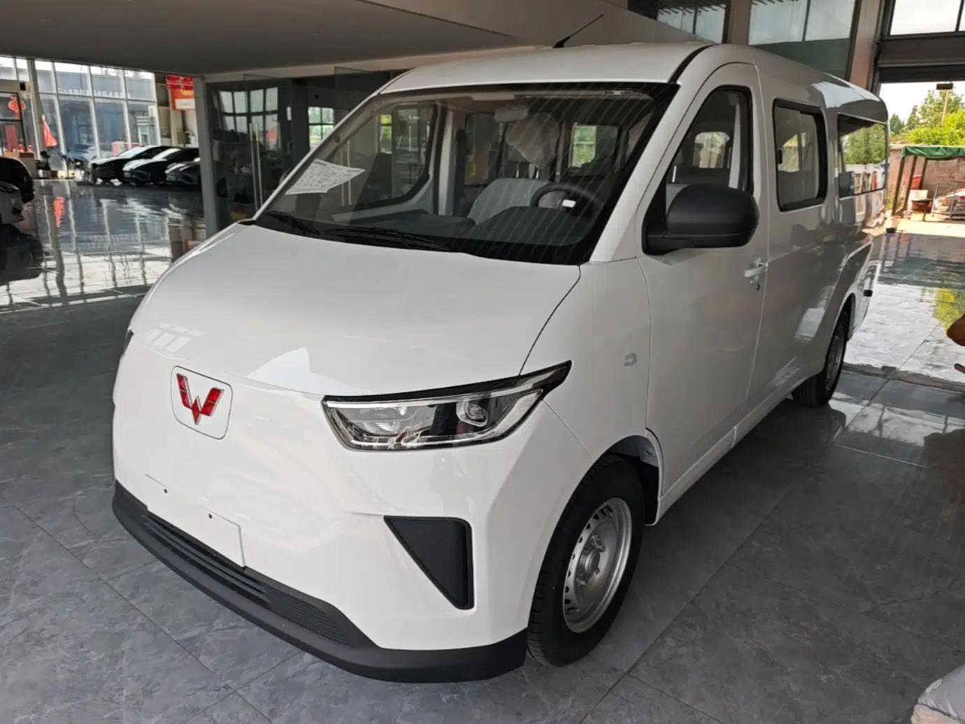 Wuling Yangguang 2026 Model, 440km Bus Comfort Edition, 6 Seats — миниатюра 1