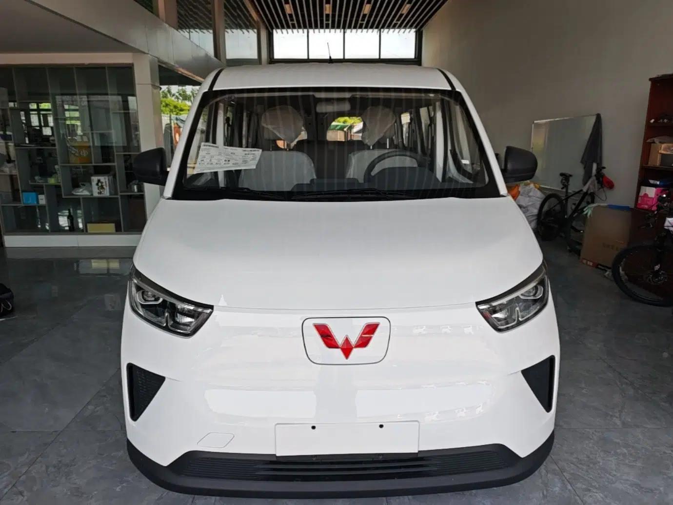 Wuling Yangguang 2026 Model, 440km Bus Comfort Edition, 6 Seats — миниатюра 2