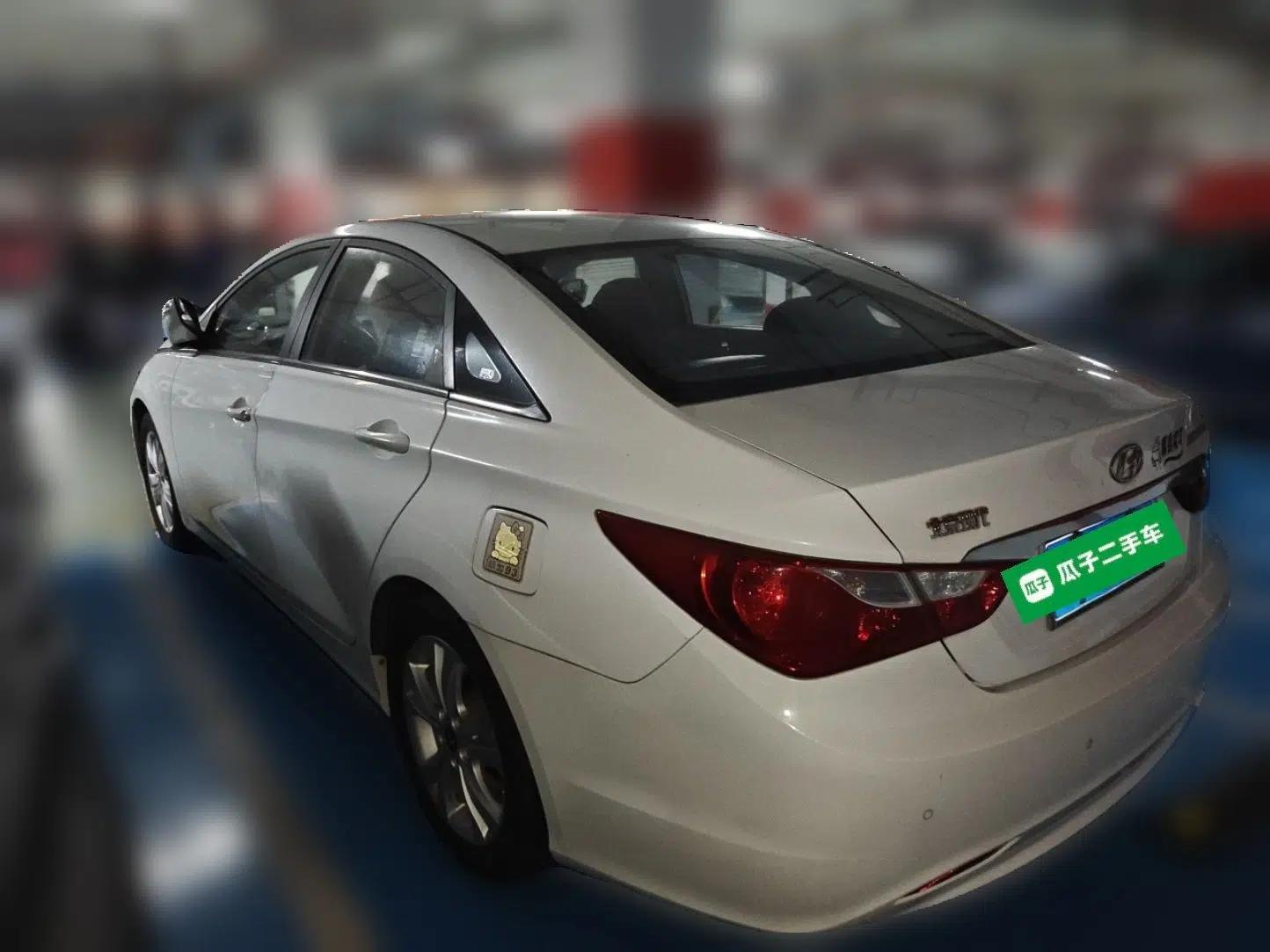 Hyundai Sonata 2011 2.0L Automatic Leading Edition — миниатюра 4