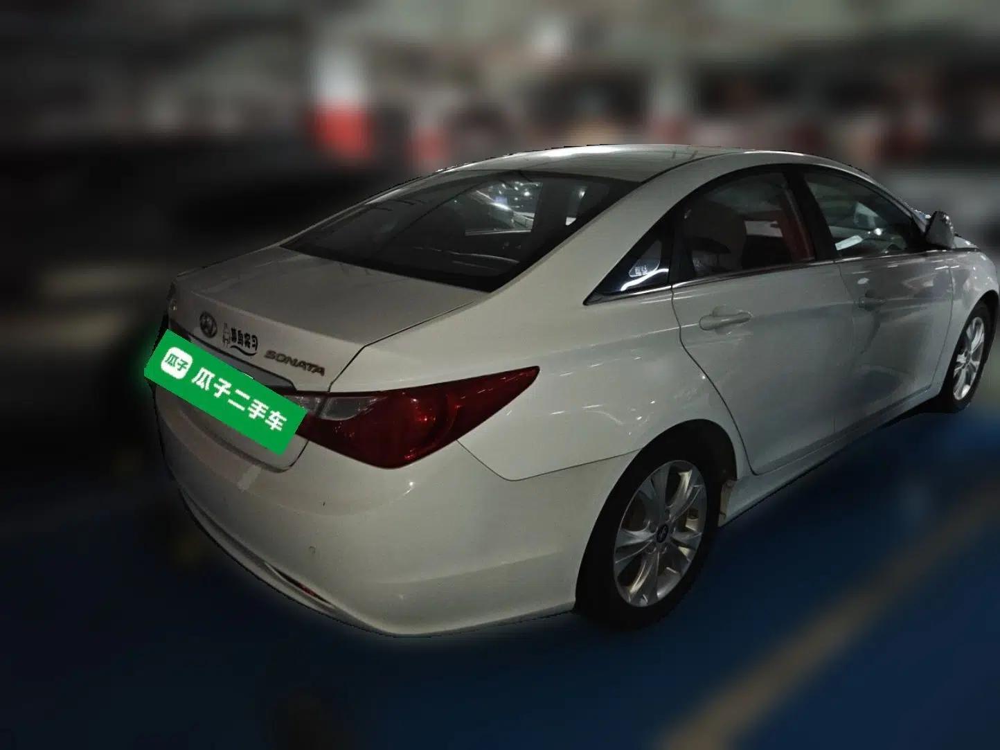 Hyundai Sonata 2011 2.0L Automatic Leading Edition — миниатюра 6