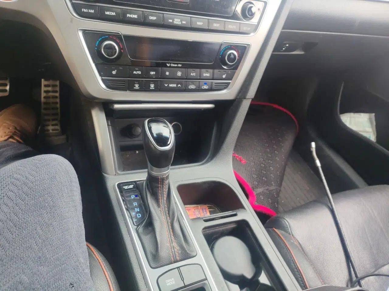 Hyundai Sonata 2015 1.6T GLX Advanced Model — миниатюра 14