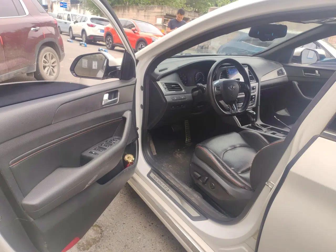 Hyundai Sonata 2015 1.6T GLX Advanced Model — миниатюра 16