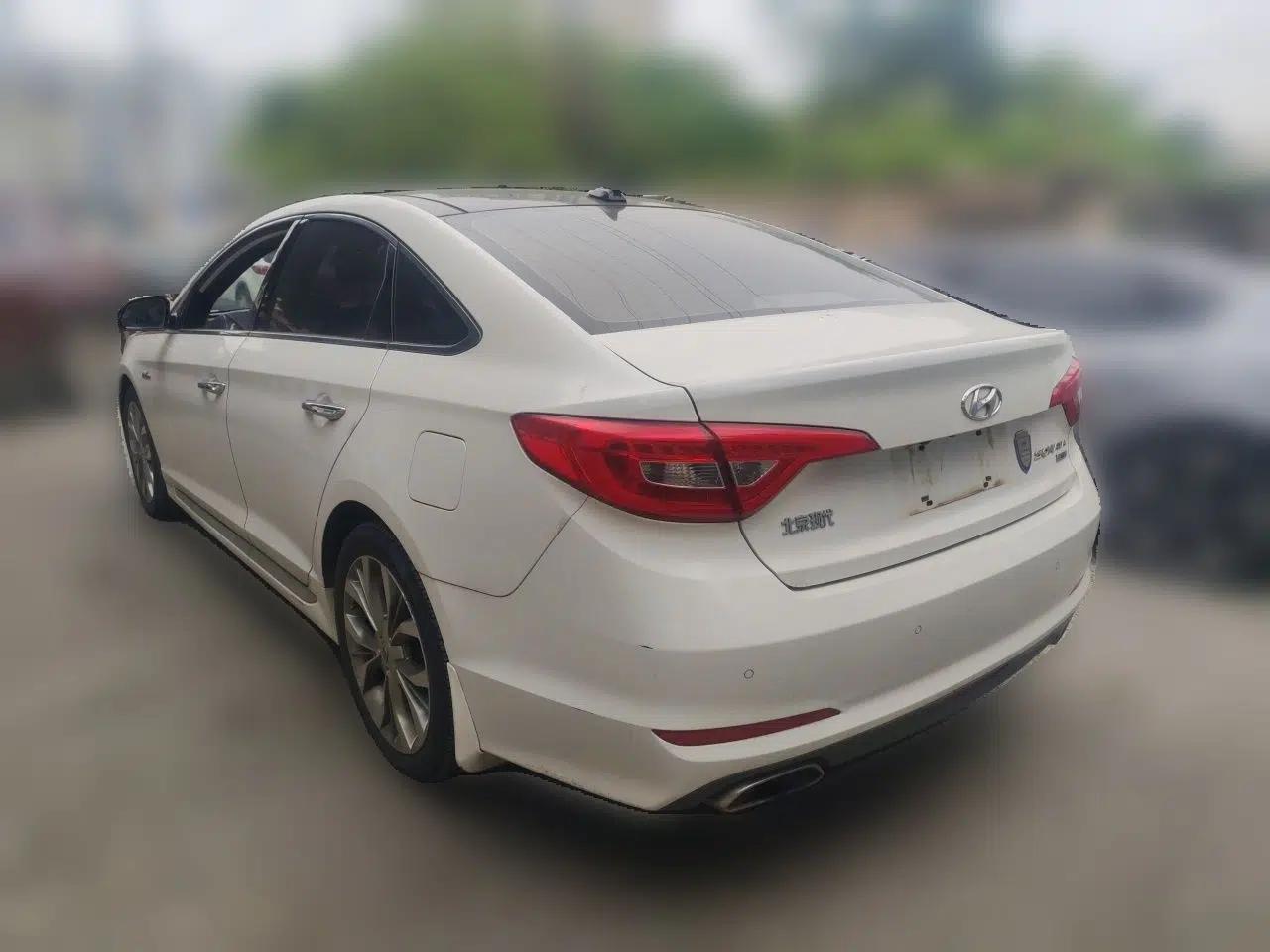 Hyundai Sonata 2015 1.6T GLX Advanced Model — миниатюра 4