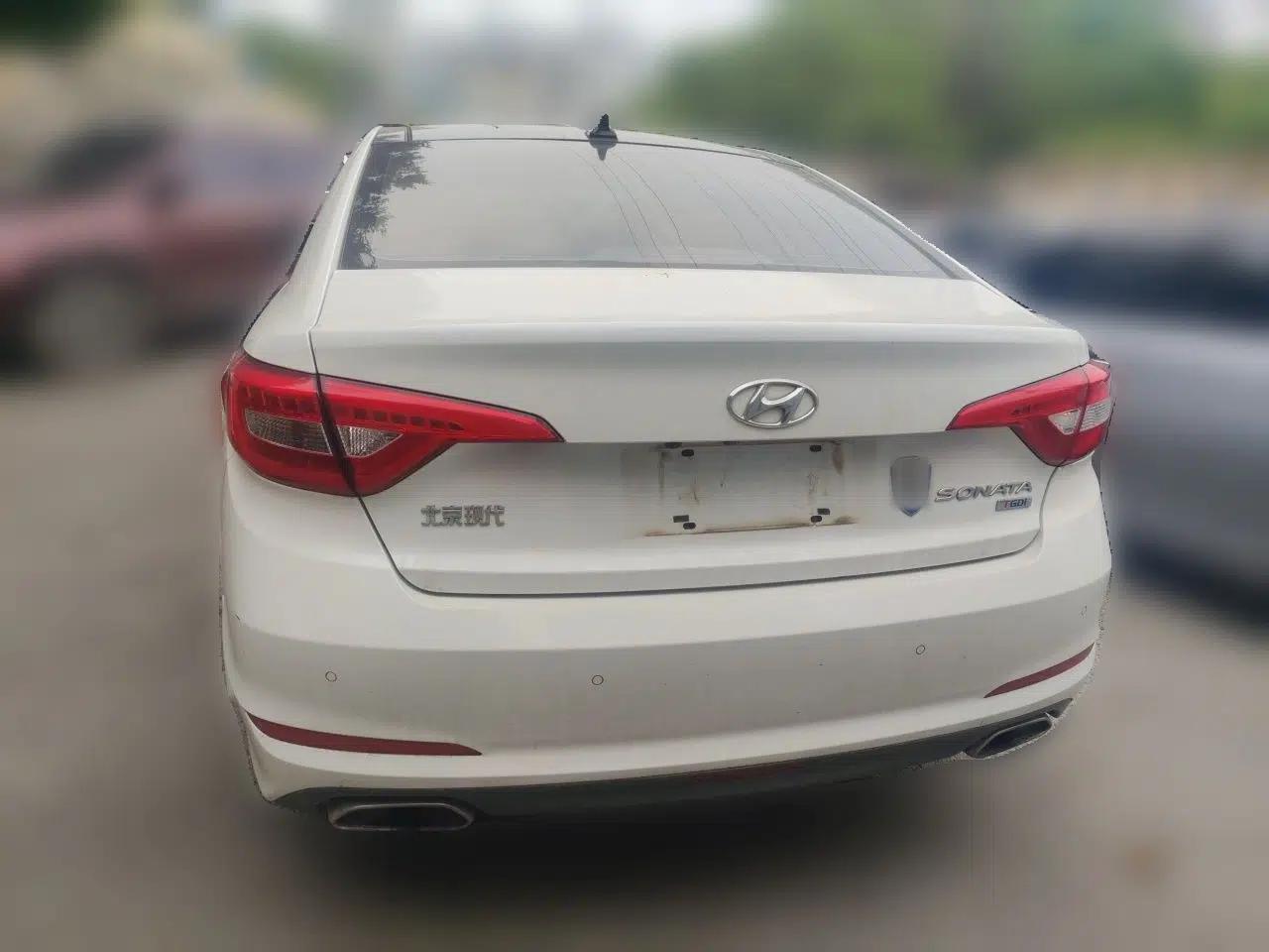 Hyundai Sonata 2015 1.6T GLX Advanced Model — миниатюра 5