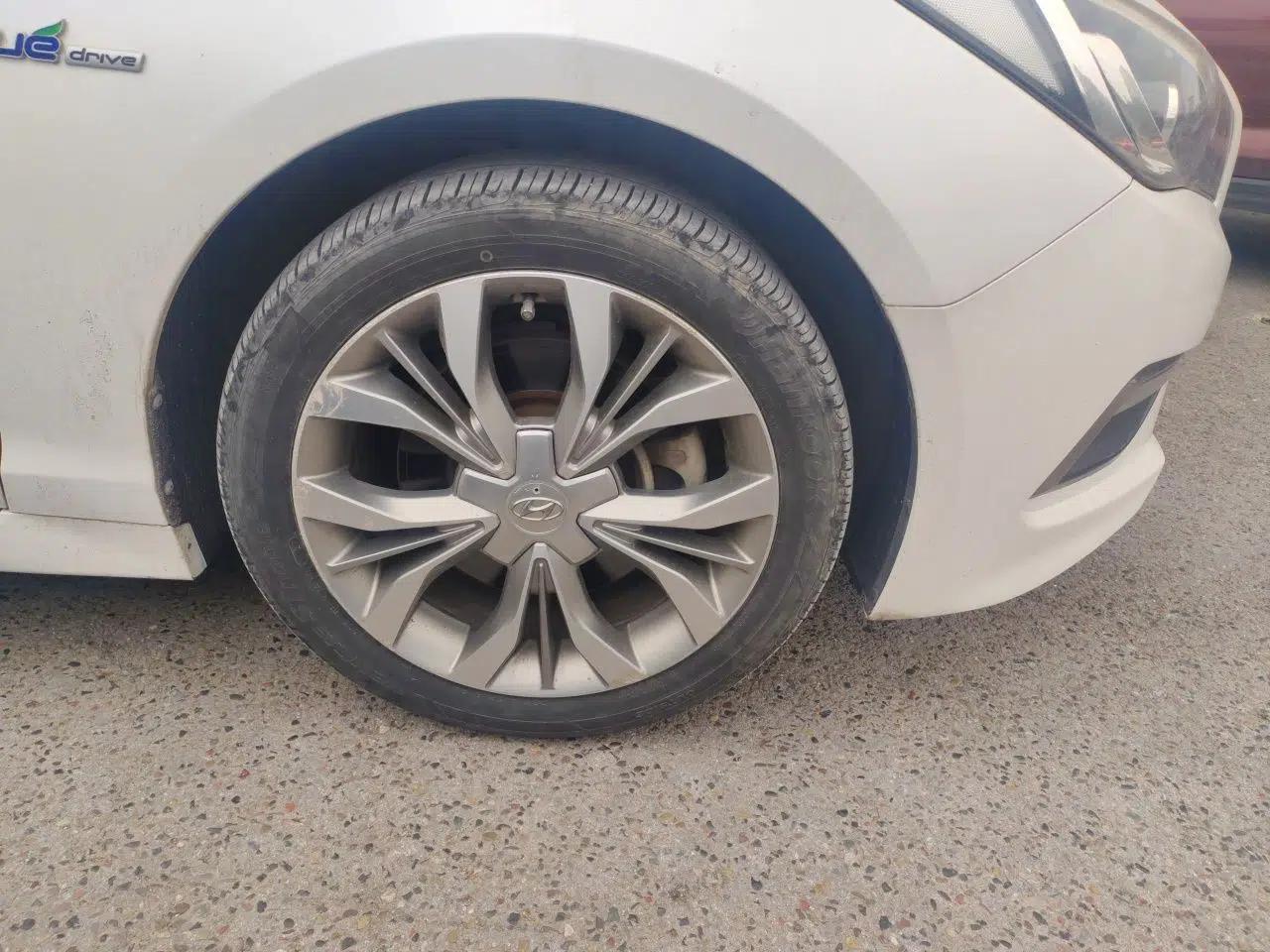 Hyundai Sonata 2015 1.6T GLX Advanced Model — миниатюра 8