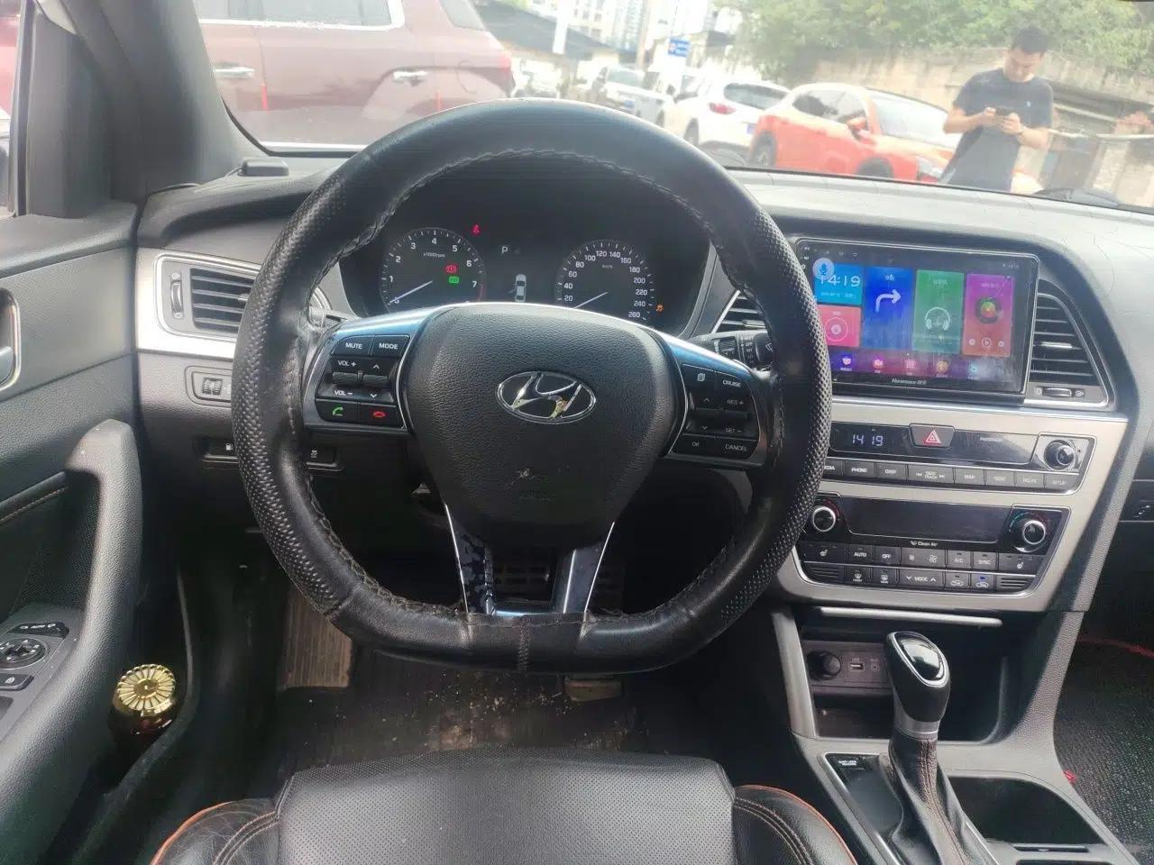 Hyundai Sonata 2015 1.6T GLX Advanced Model — миниатюра 10