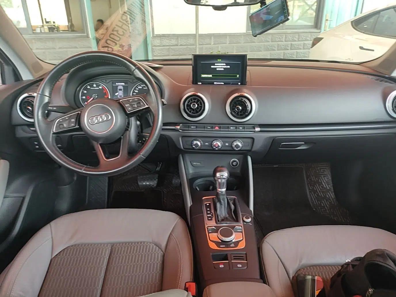 Audi A3 2018 30th Anniversary Edition Limousine 35 TFSI Fashion Model — миниатюра 12