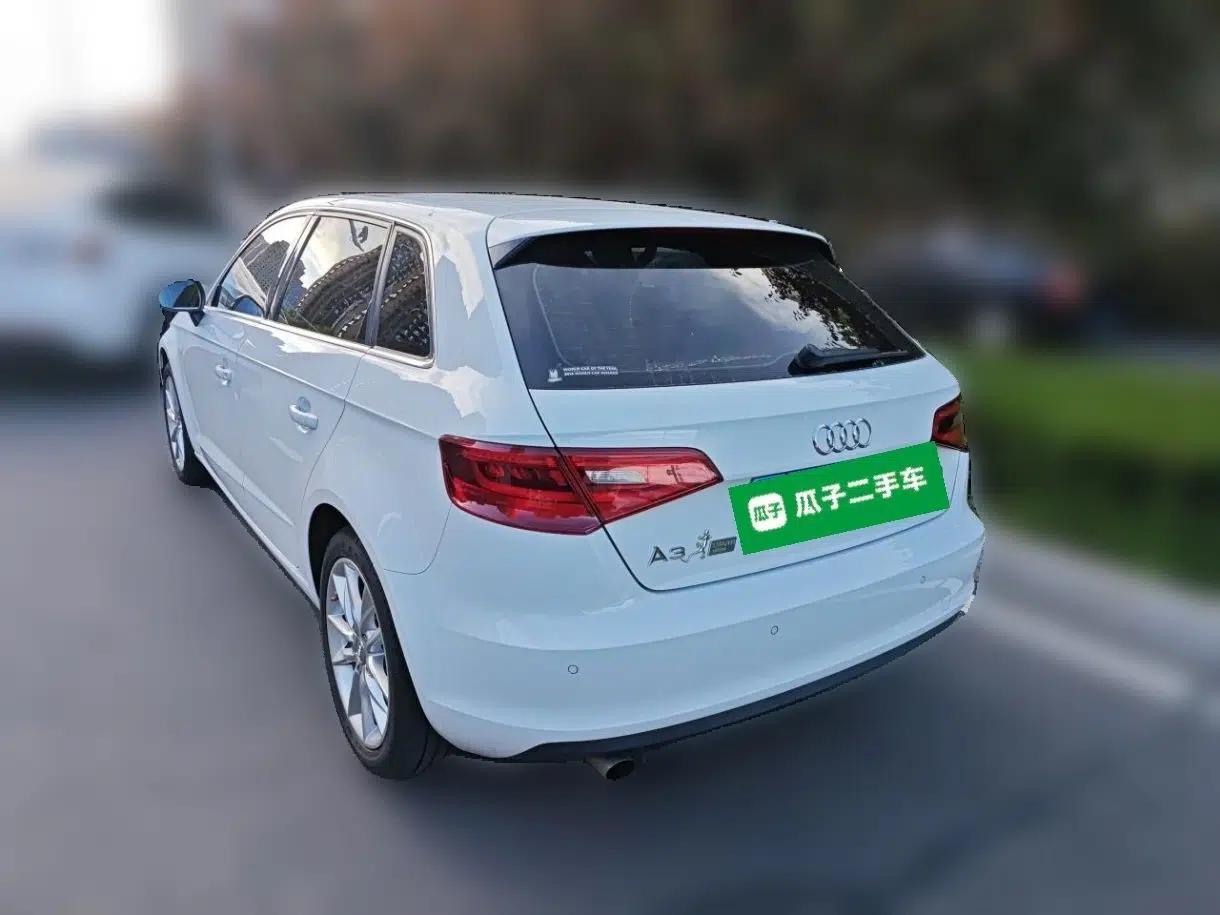 Audi A3 2015 Sportback 35 TFSI Millionth Anniversary Comfort Model — миниатюра 4
