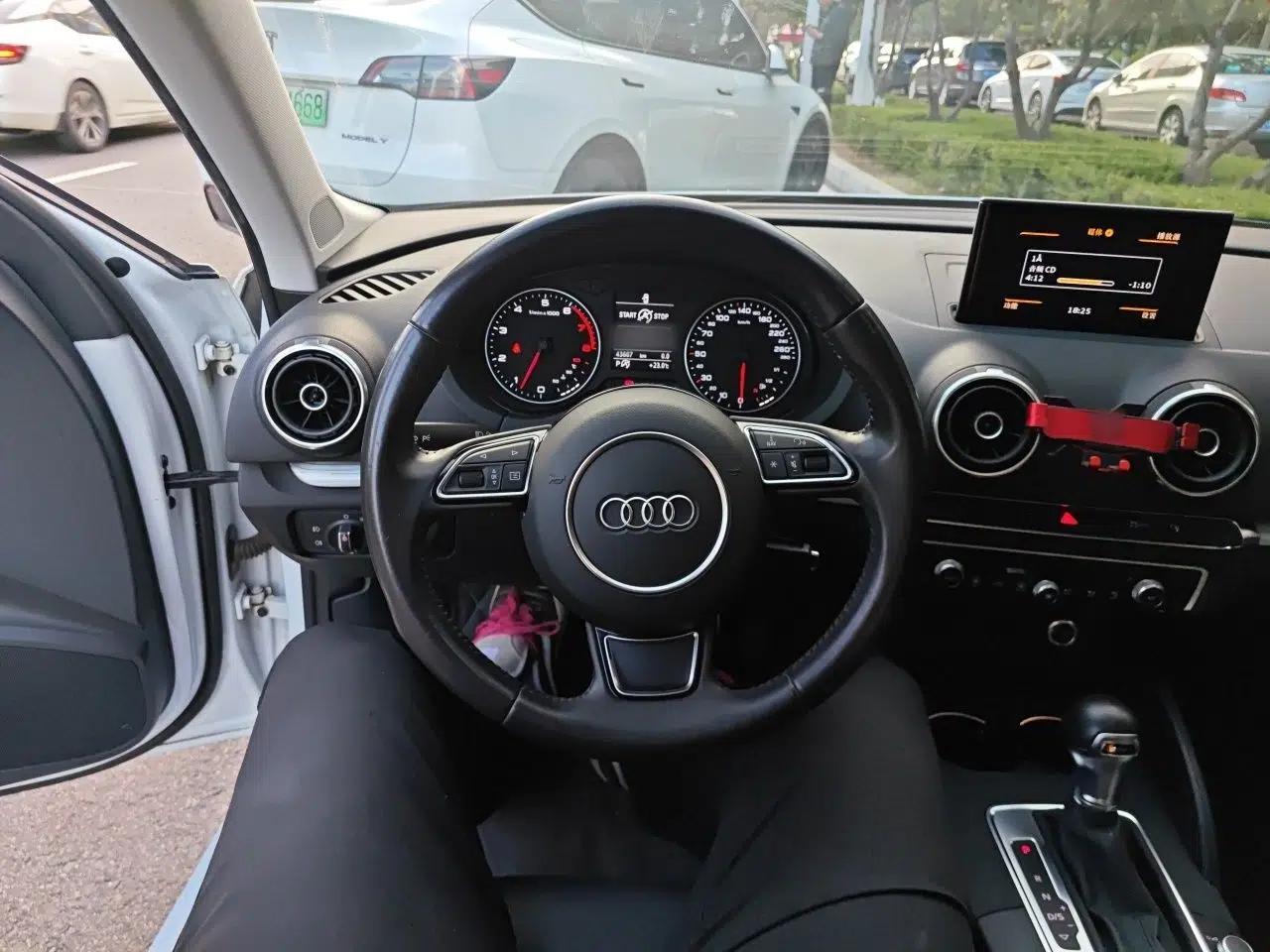 Audi A3 2015 Sportback 35 TFSI Millionth Anniversary Comfort Model — миниатюра 10