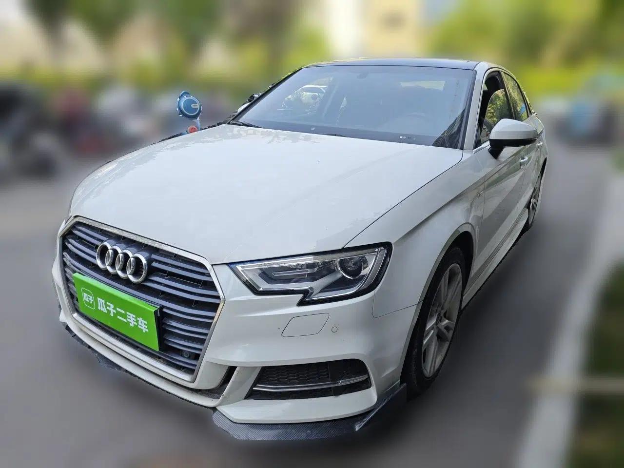 Audi A3 2018 30th Anniversary Edition Limousine 35 TFSI Fashion Model — миниатюра 1