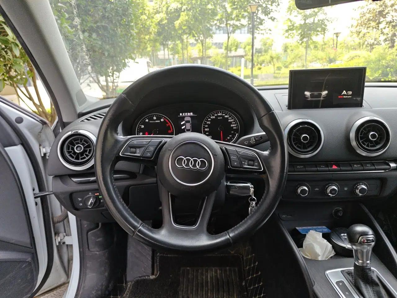 Audi A3 2018 30th Anniversary Edition Limousine 35 TFSI Fashion Model — миниатюра 10
