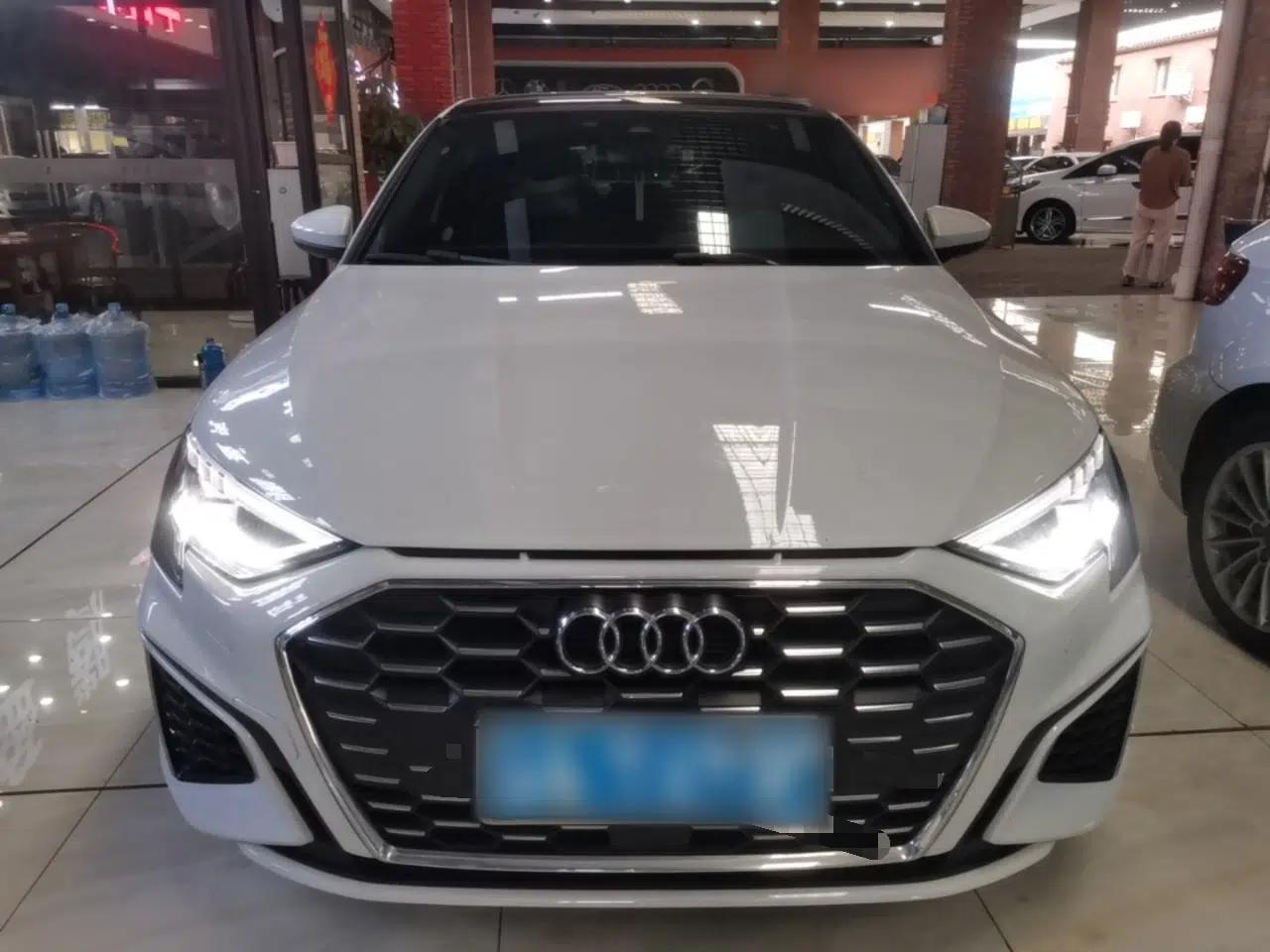 Audi A3 2021 Sportback 35 TFSI Fashionable Sports Model — миниатюра 2