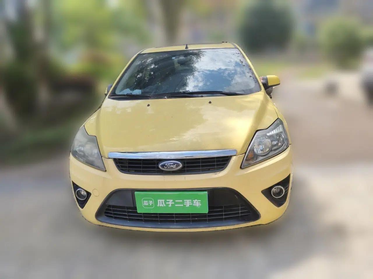 Ford Focus 2011 Hatchback 1.8L Automatic Fashion Edition — миниатюра 2