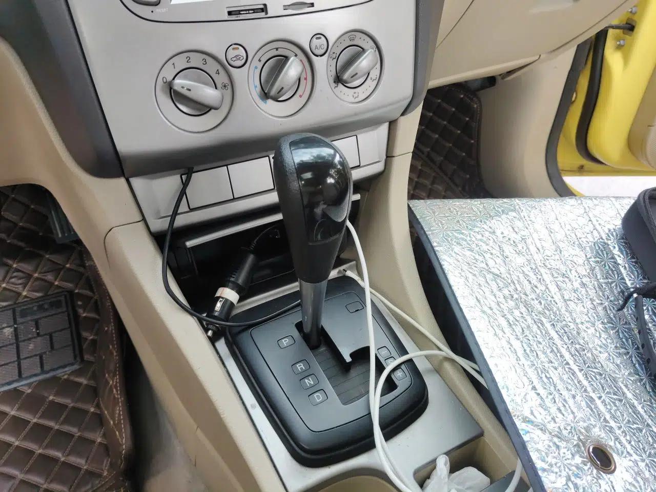 Ford Focus 2011 Hatchback 1.8L Automatic Fashion Edition — миниатюра 14