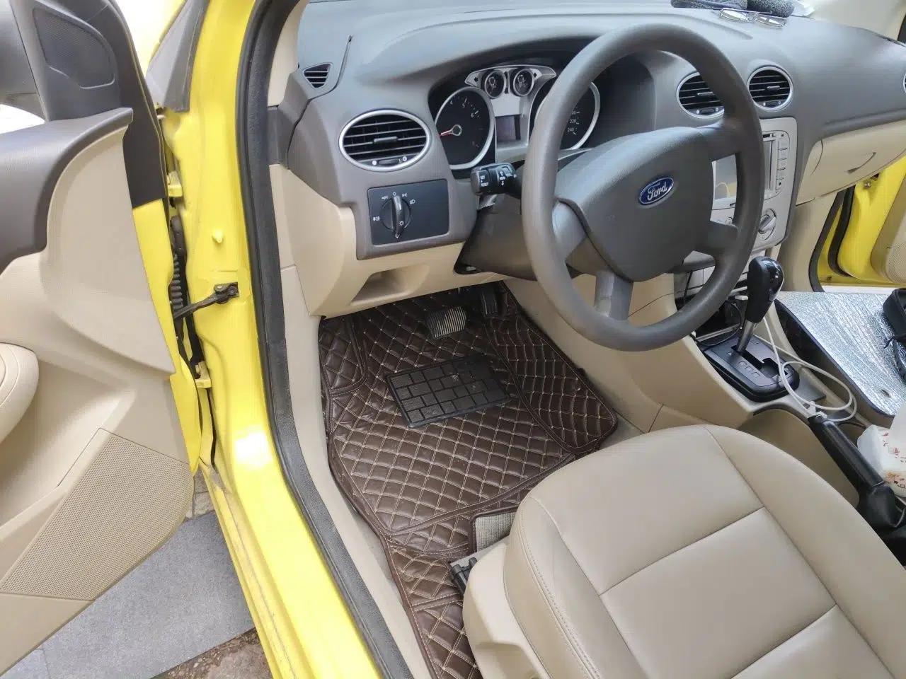 Ford Focus 2011 Hatchback 1.8L Automatic Fashion Edition — миниатюра 16