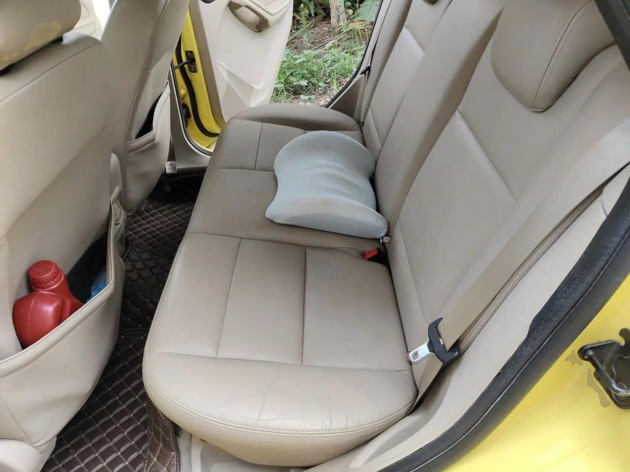 Ford Focus 2011 Hatchback 1.8L Automatic Fashion Edition — миниатюра 17
