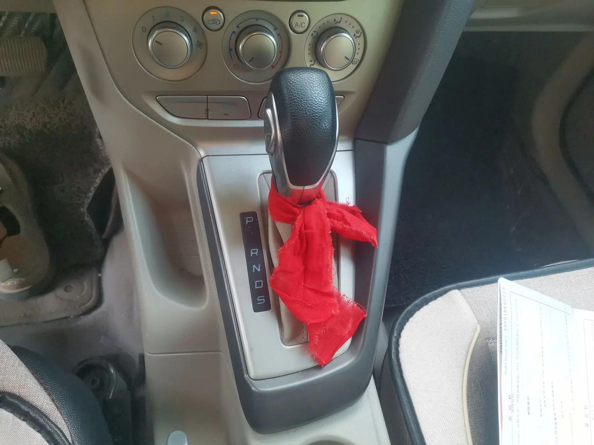 Ford Focus 2012 Sedan 1.6L Automatic Comfort Model — миниатюра 14