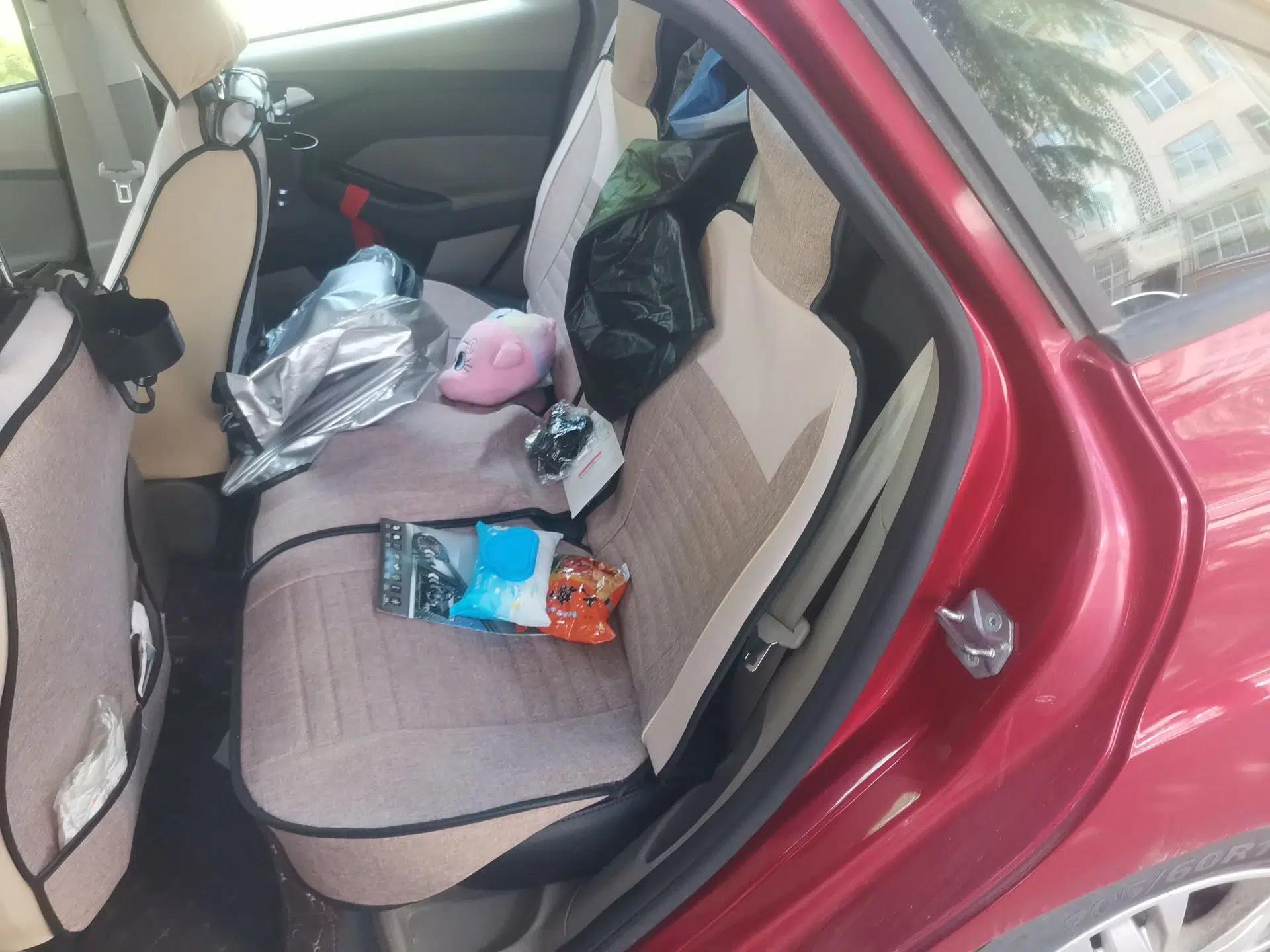 Ford Focus 2012 Sedan 1.6L Automatic Comfort Model — миниатюра 17