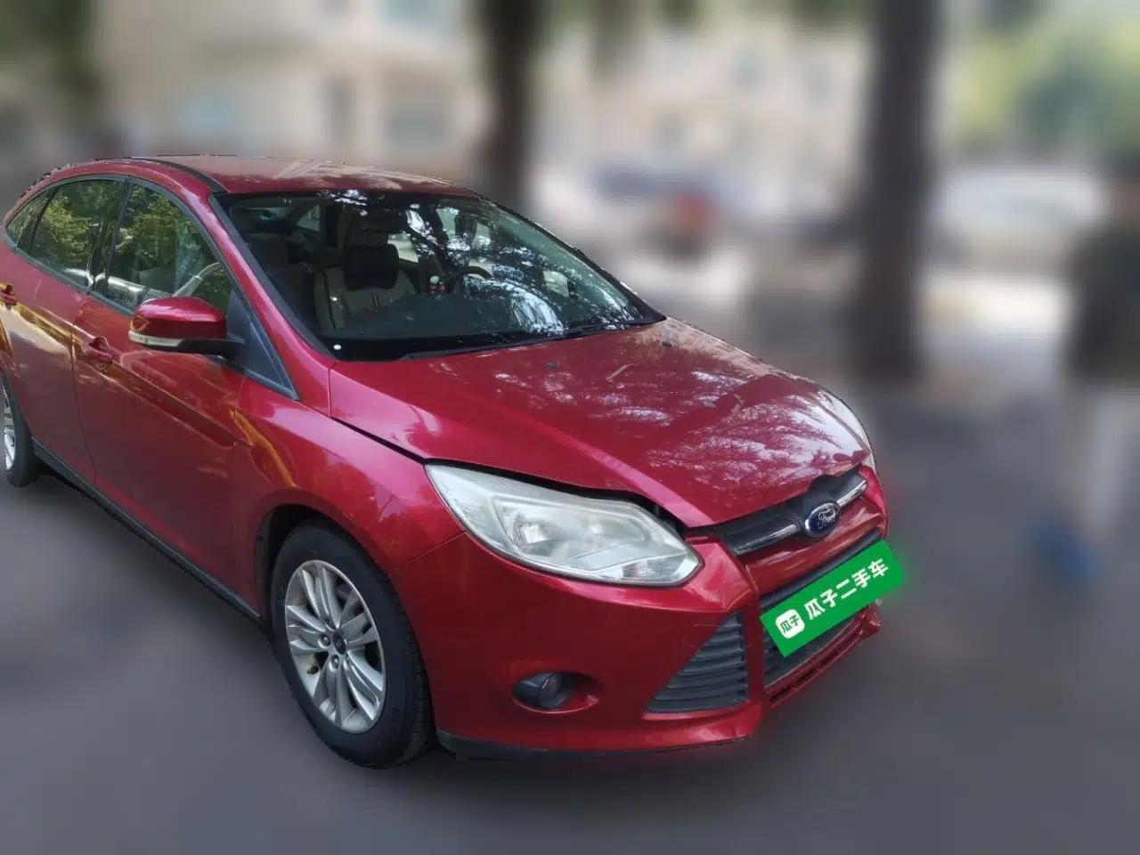 Ford Focus 2012 Sedan 1.6L Automatic Comfort Model — миниатюра 3