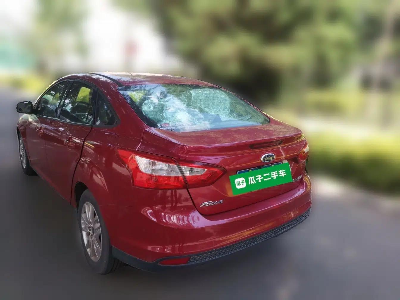 Ford Focus 2012 Sedan 1.6L Automatic Comfort Model — миниатюра 4