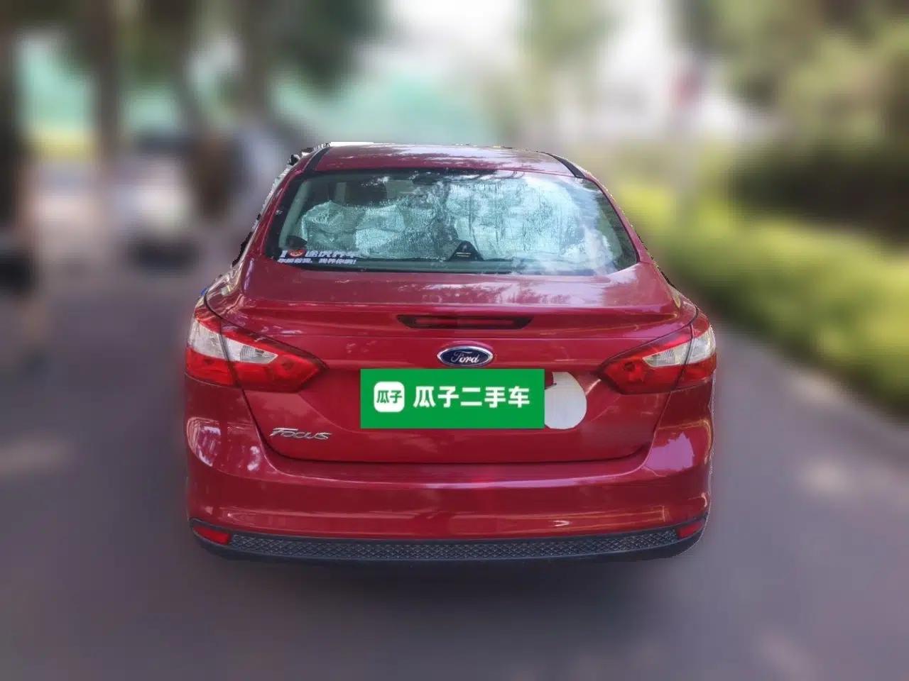 Ford Focus 2012 Sedan 1.6L Automatic Comfort Model — миниатюра 5