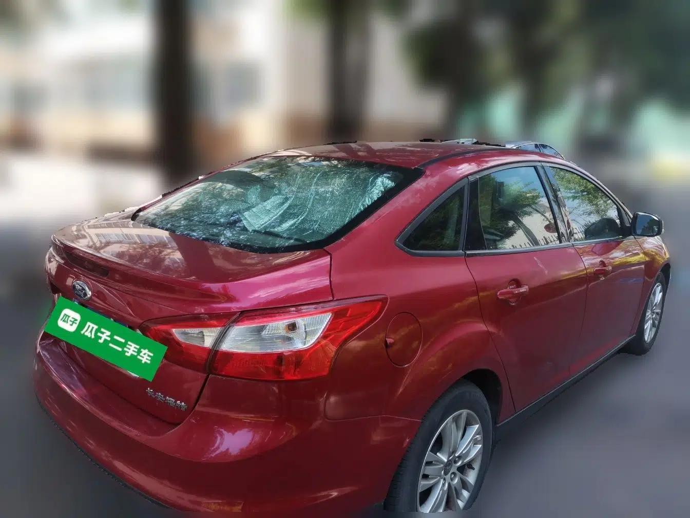 Ford Focus 2012 Sedan 1.6L Automatic Comfort Model — миниатюра 6